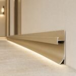 Profil aluminiu plintă aur cu LED - montaj în hol