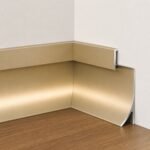 Profil aluminiu plintă aur cu LED - detaliu colț