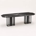 Masă de dining Linea cu blat negru venat și baze lamelare, perspectivă alternativă generată