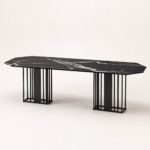 Masă de dining Linea cu blat negru venat și baze lamelare, imagine principală generată