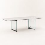 Masă de dining Lucent cu blat ceramic și baze transparente, perspectivă alternativă generată