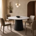 Masă de dining rotundă Stria cu blat marmorat și bază canelată, ambient de dining generat
