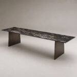 Masă de dining Monolith cu blat marmorat și picioare tip cascadă, perspectivă alternativă generată