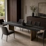 Masă de dining Riva cu blat mineral striat și picioare-panou curbate, ambient de dining generat