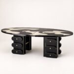 Masă de dining Marea cu blat oval artistic și baze articulate, imagine principală generată