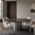 Masă de dining rotundă Solenne cu blat marmorat și soclu cilindric metalic, ambient de dining generat