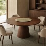 Masă de dining rotundă Sylva cu blat din nuc și platou rotativ din onix verde, ambient de dining generat