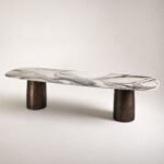 Masă de dining Etruria cu blat marmorat și picioare cilindrice bronz, imagine principală generată