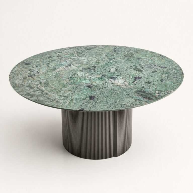 Masă de dining rotundă Verdalia cu blat mineral verde și soclu canelat, perspectivă alternativă generată