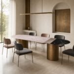 Masă de dining Triptycha cu blat mineral tricolor și coloane din bronz, ambient de dining generat