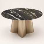 Masă de dining rotundă Nocturna cu blat mineral negru și soclu petaliform din bronz, imagine principală generată