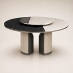 Masă de dining rotundă Monochroma cu blat mineral bicolor și soclu canelat dublu, perspectivă alternativă generată