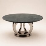Masă de dining rotundă Aeternum cu blat mineral verde și soclu inelar oglindit, imagine principală generată
