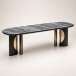 Masă de dining Solaria cu blat mineral fumuriu și baze cu semicerc auriu, perspectivă alternativă generată