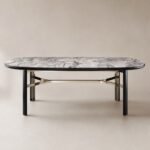 Masă de dining Arcadia cu blat mineral gri și structură tensionată champagne – imagine principală generată