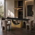 Masă de dining Aurelia cu blat mineral negru și soclu arcuit din alamă – ambient de dining generat