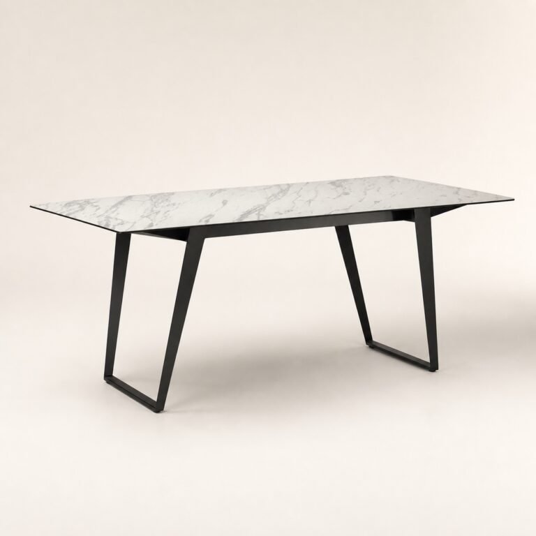 Masă de dining Vertex cu blat marmorat alb și cadre trapezoidale – imagine principală generată
