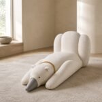 Șezlong lounge Tamandua cu detalii aurii – ambient lounge contemporan generat