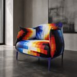 Fotoliu de accent Pixel cu tapițerie multicoloră – ambient de galerie contemporană generat