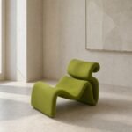 Fotoliu lounge Ribbon cu structură pliată – ambient de galerie contemporană generat