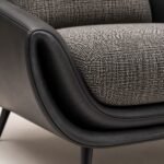 Detaliu generat al carcasei din piele și al pernei din tweed