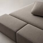 Pat modular Squaring cu platformă tip tatami, detaliu generat al modulelor tapițate și cusăturilor