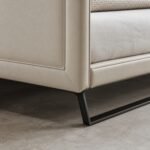 Pat tapițat Aurora Tre cu bază metalică sculpturală, detaliu generat de tapițerie și structură