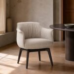 Scaun de dining tapițat Archibald, imagine ambientală generată