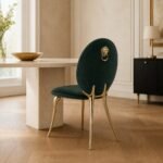 Scaun de dining tapițat Soleil, imagine ambientală generată