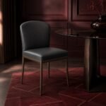 Scaun de dining Leopold antracit într-un interior contemporan