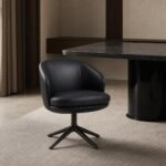 Scaun de dining tapițat Raphael, imagine ambientală generată