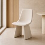 Scaun de dining sculptural Agea ivoire, imagine ambientală generată