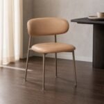 Scaun de dining tapițat Oleandro, imagine ambientală generată
