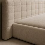 Detaliu generat al matlasării geometrice, țesăturii ivory și îmbinării cu platforma