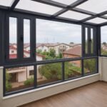 Închidere vitrată de balcon din aluminiu