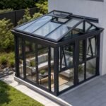 Grădină de iarnă din aluminiu într-un context de terasă