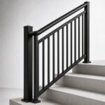 Balustradă din aluminiu cu bare verticale văzută de aproape