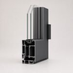 Secțiune laterală de geam termopan termoizolant și profil antracit